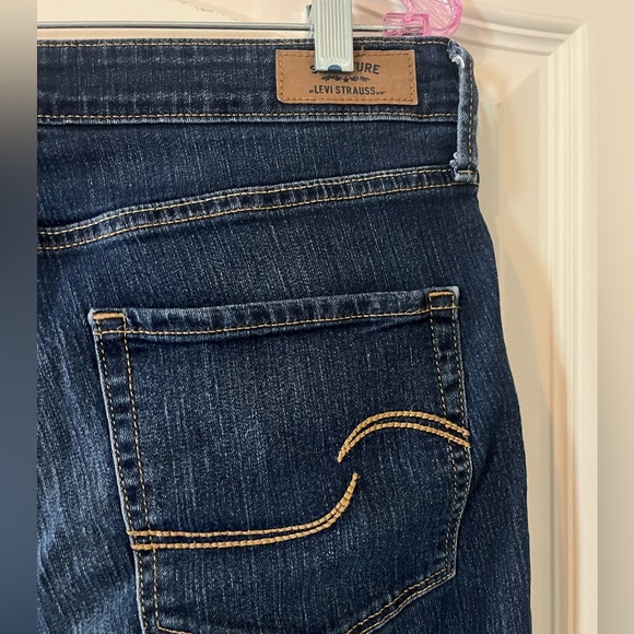 Levi’s Signature medium Wash distressed cropped & cuffed jeans Women’s size 8 - Picture 3 of 15